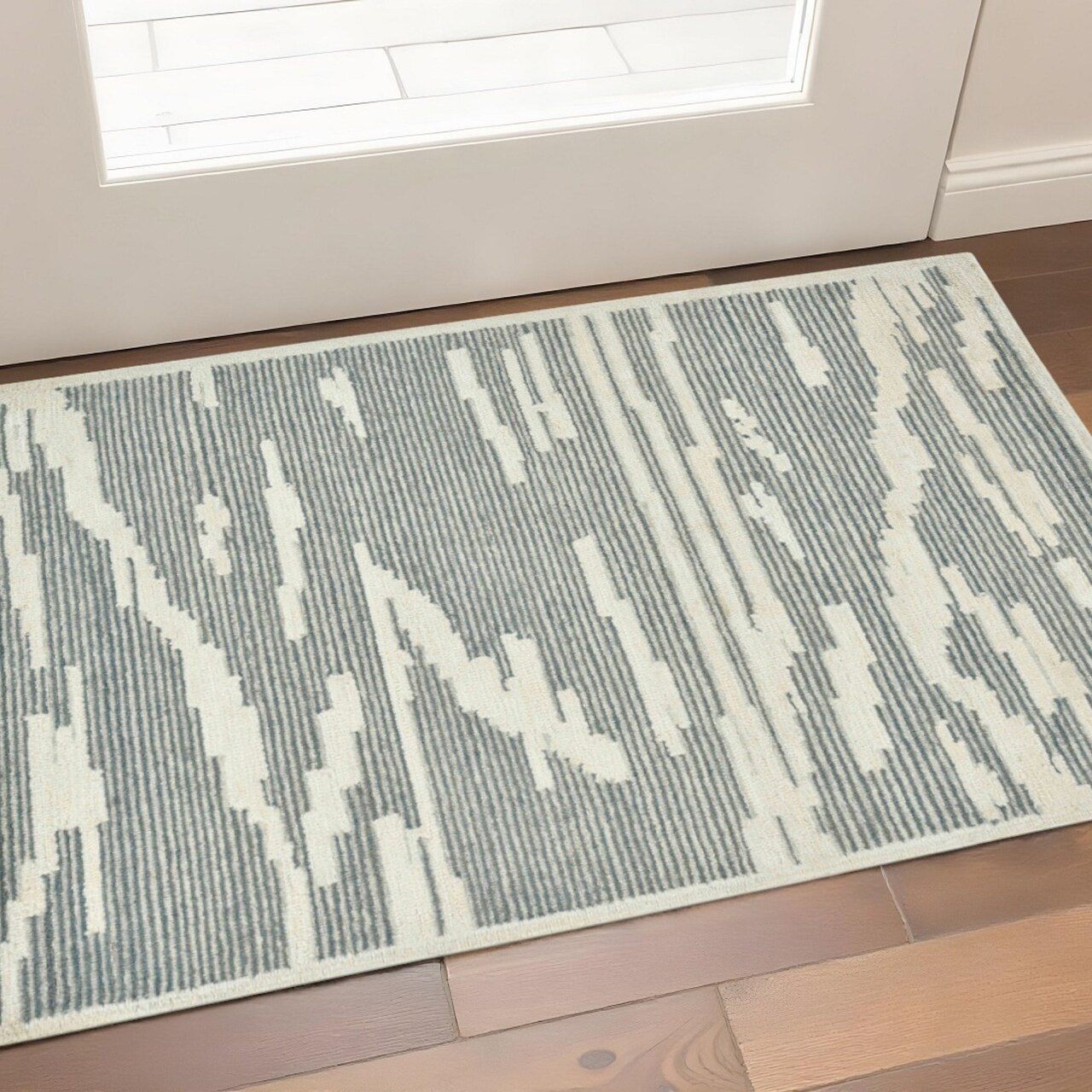 Edge Collections - 2' X 3' - Gray - Artisan Hand-Hooked Abstract Area Rug for Cozy Spaces - 1 Piece